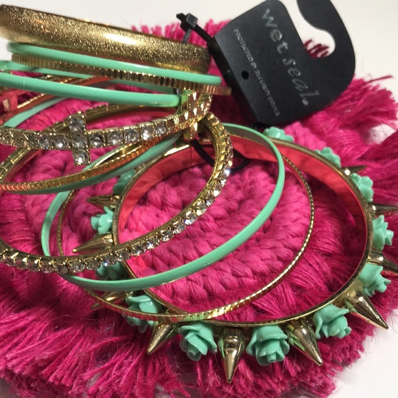 ✨3/$20✨ HP 🥳 NWT 12 piece set of jeweled bracelets! - Picture 3 of 3